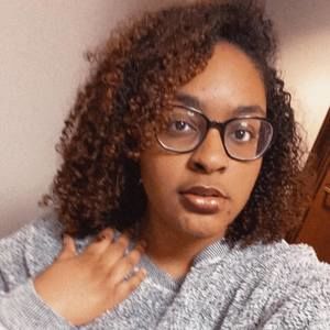 Meet your Posher, Armira danielle